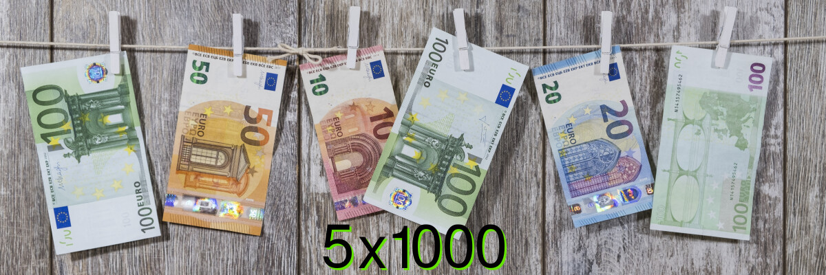 Banconote appese a un filo da bucato