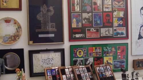 Altri trofei di Diabolik: figurine, medaglie, statuine e altri oggetti