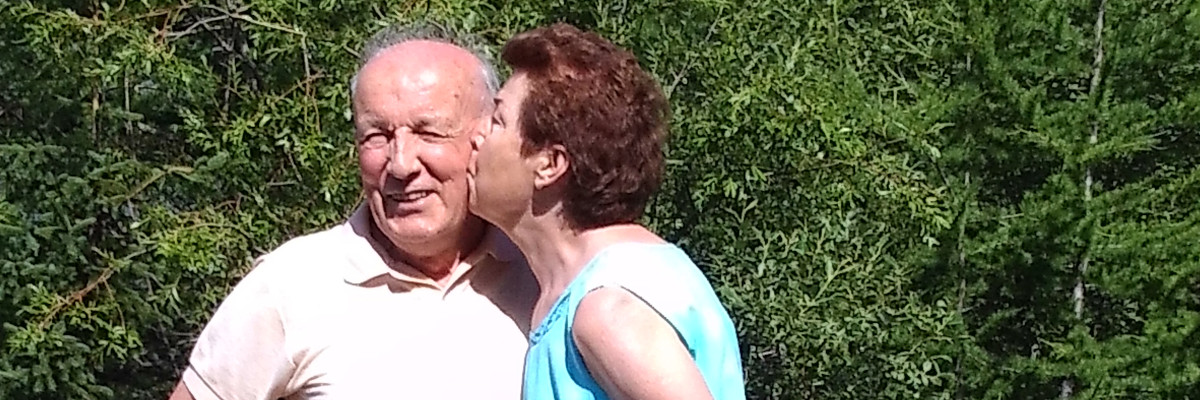 Lidia bacia Angelo sulla guancia