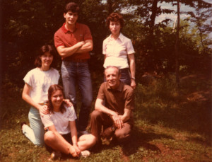 Foto di famiglia nei boschi di Colico nel 1984