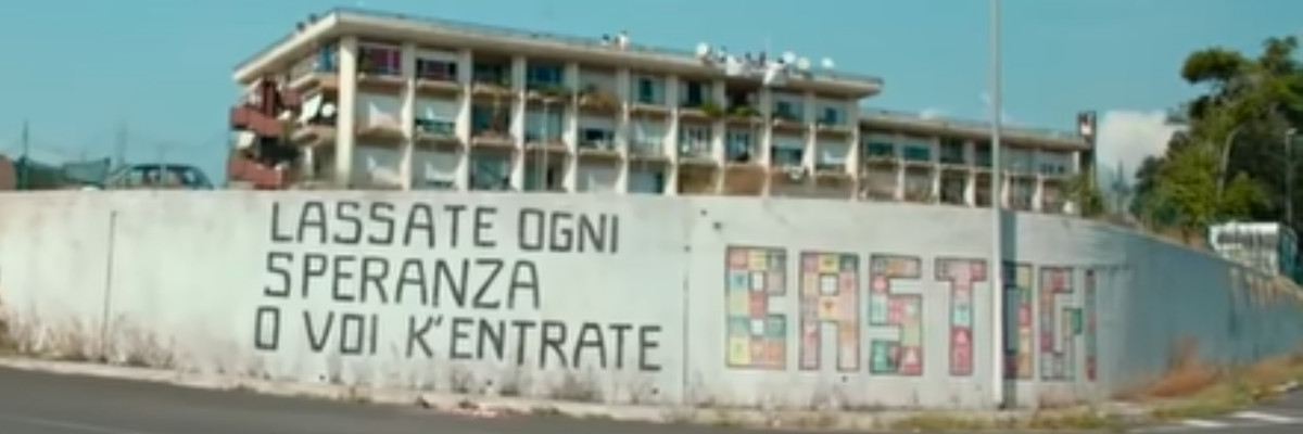 Muro di Bastogi con scritto Lassate ogni speranza o voi k'entrate