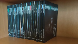 Scaffale di libreria con tutti i numeri di Fantasy & Science Fiction